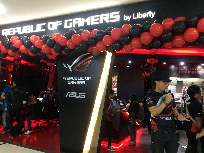 Grand Opening ASUS Republic of Gamer Store di Bandung Electronic Center | Hola Darla