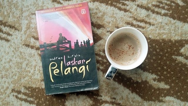 Laskar Pelangi + Cappuccino | Hola Darla