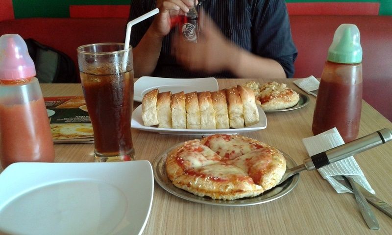 Pizzas at D'poer Pizza Kopo