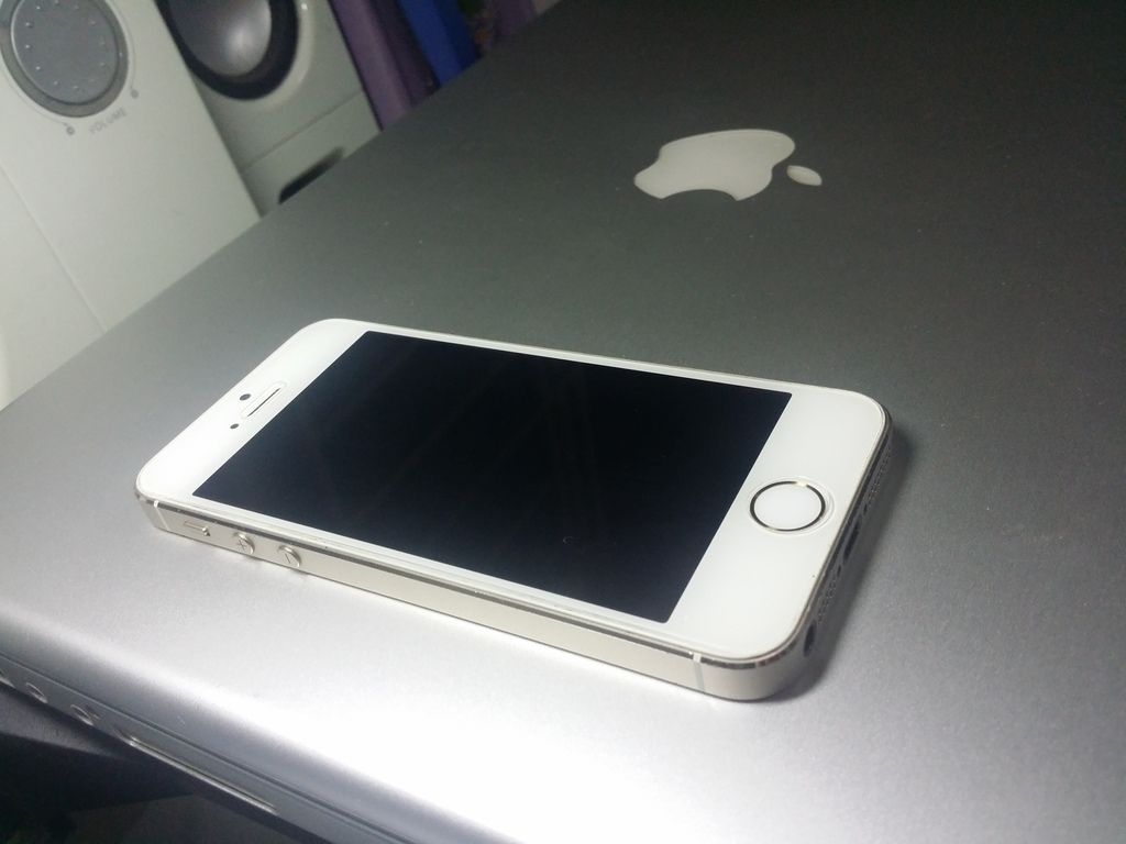 Iphone 5s gold 16Gb mới 98% giá cực rẻ.